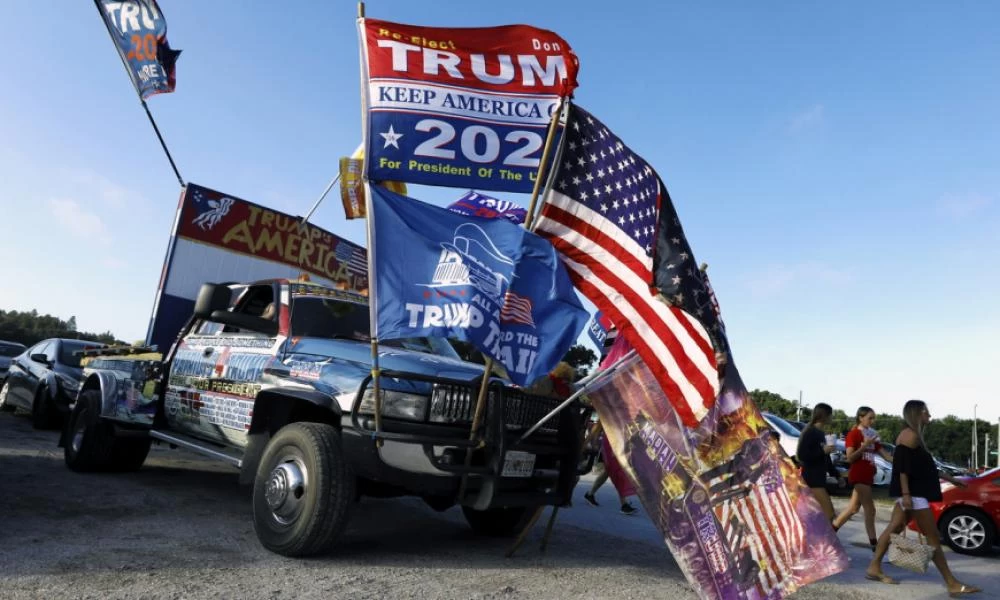 Το facebook "διαγράφει" τον Τραμπ - Διέγραψε ομάδα υποστηρικτών του με 365.000 μέλη